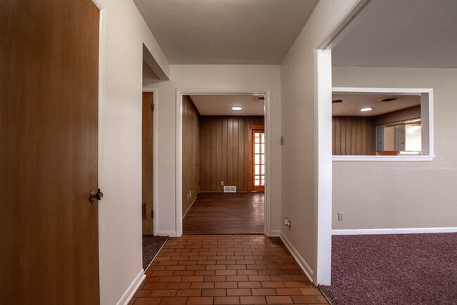 Building Photo - 1227 Ector St