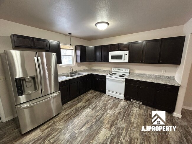 Photo - 214 W Russell St