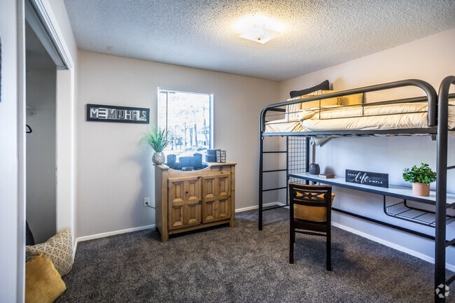 2 BR, 1.5 BA - 950SF