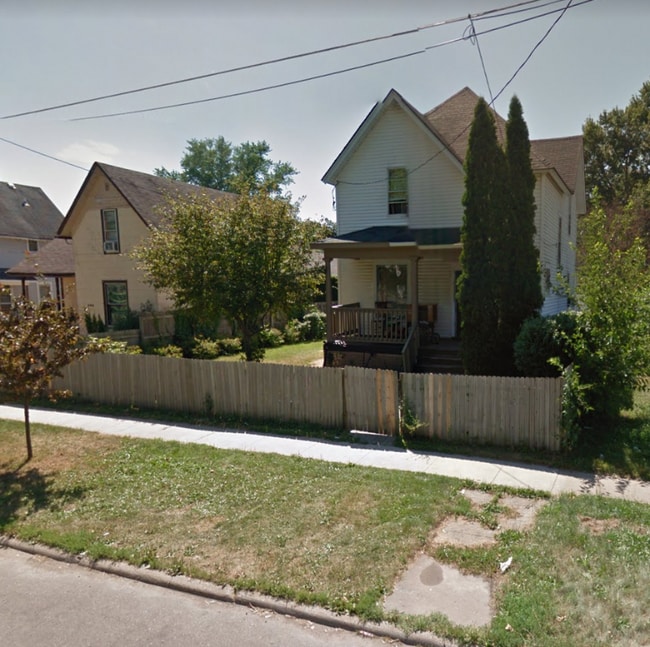 Photo - 746 Hackett St Unit Upper