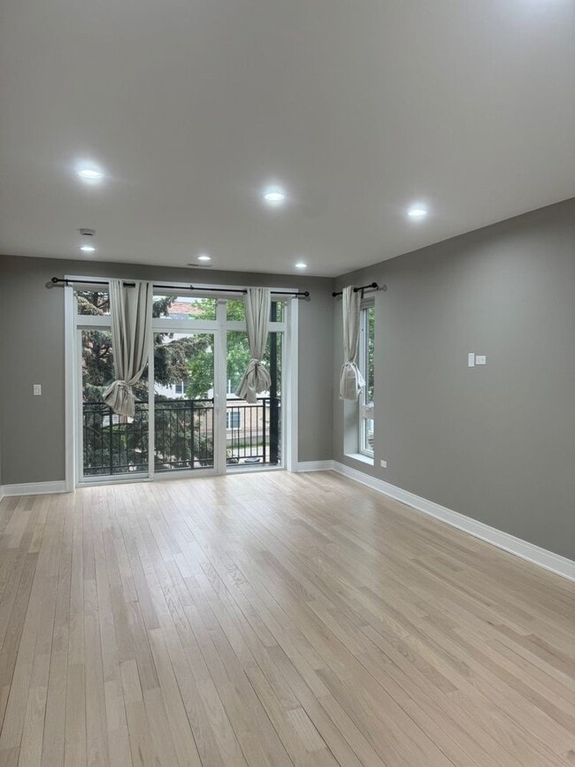 Photo - 7428 N Rogers Ave Unit 2E