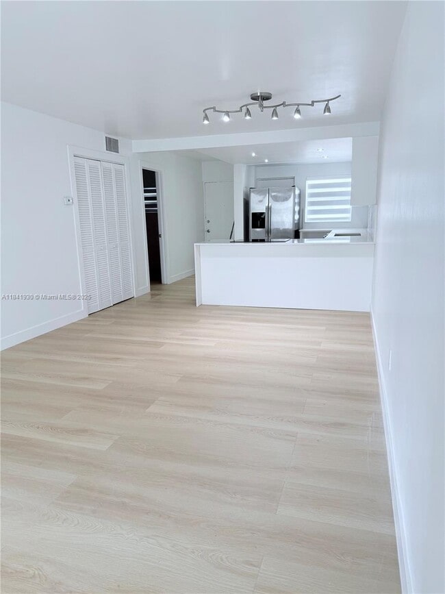 Photo - 1331 Lincoln Rd Unidad 502