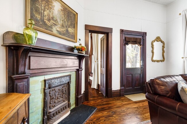 Photo - 676 S Waco St