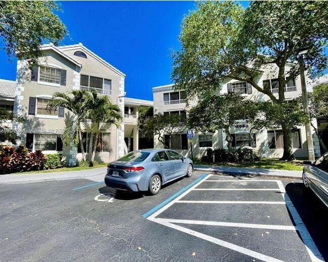 Photo - 2820 N Oakland Forest Dr Unit 110