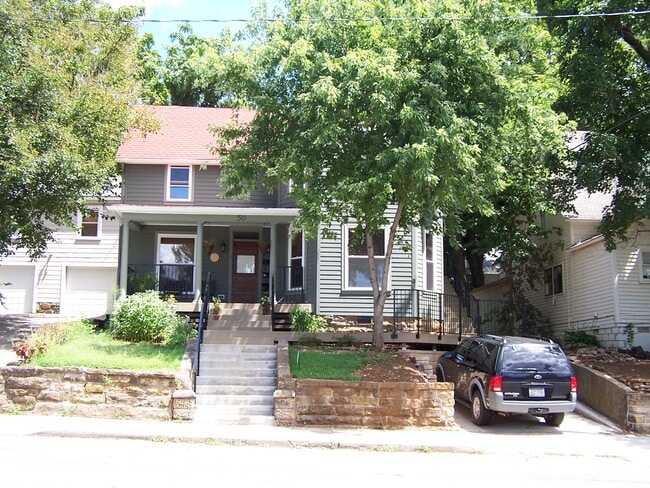 Building Photo - 50 S School Ave Unit 3
