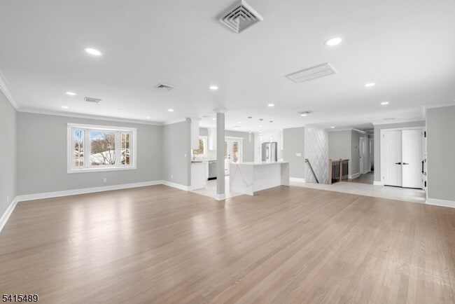 Building Photo - 475 Cedar Ln