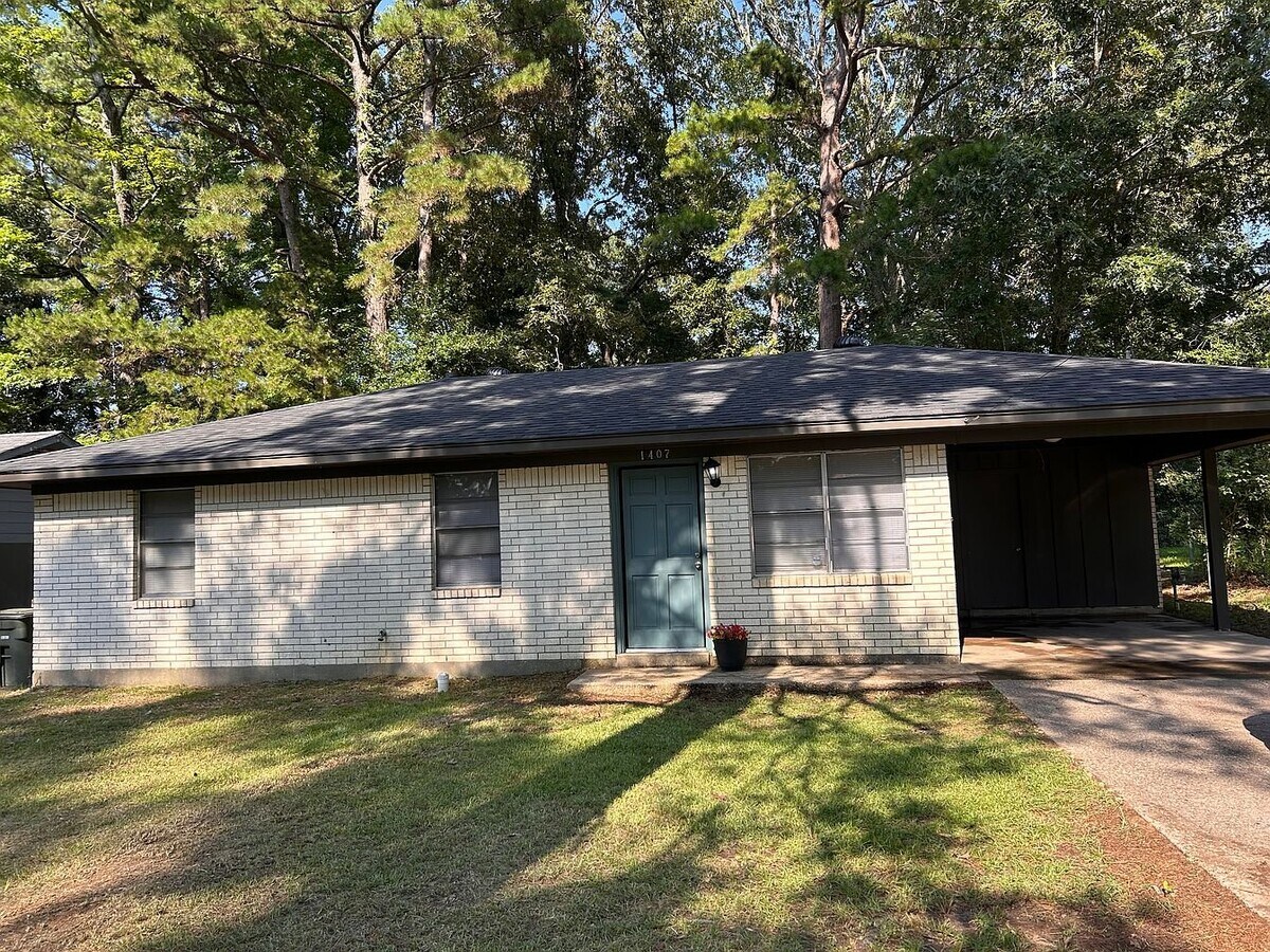 Photo - 1407 Cardinal St