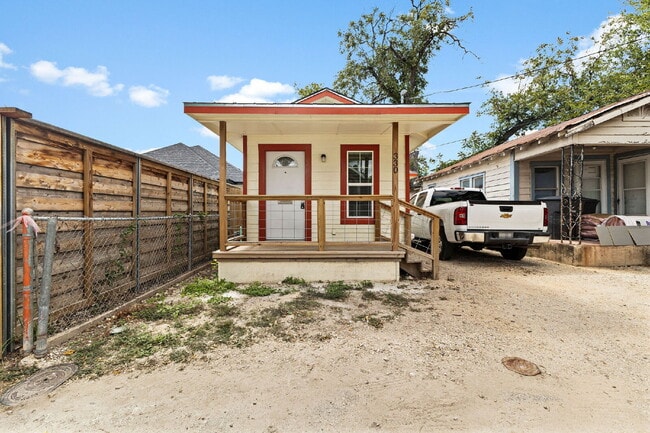 Photo - 330 Gem Ln