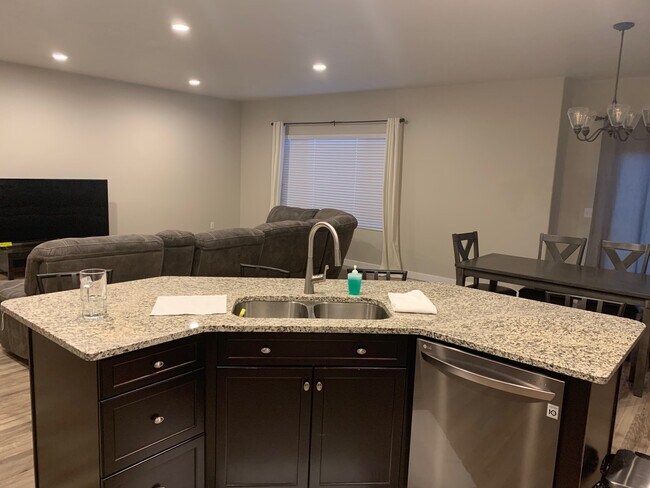 Photo - 657 Koins Way