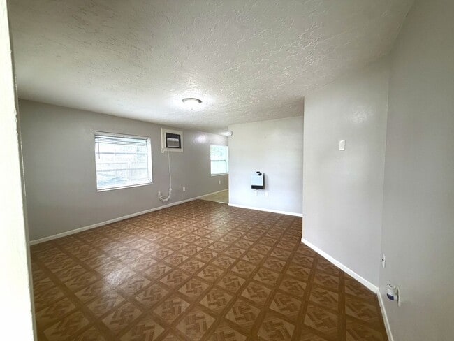 5005 19th St W
