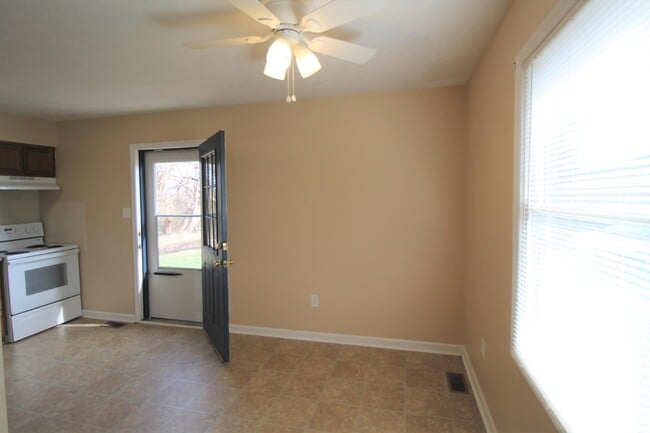 Photo - 126 Henry Ct