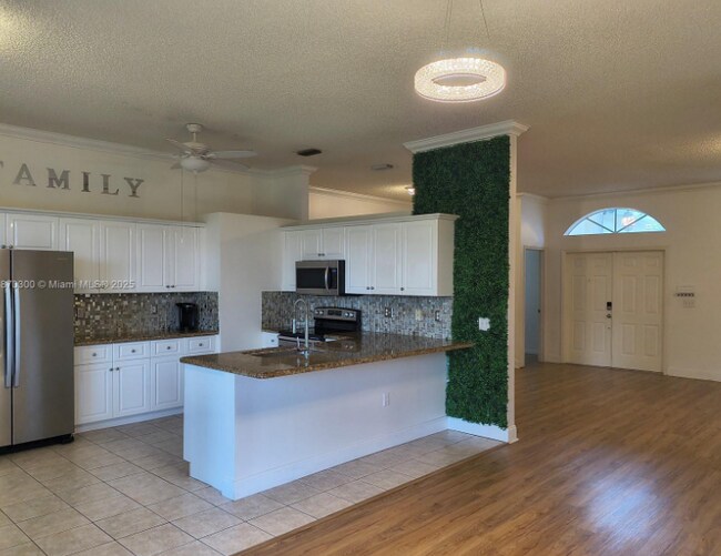 Photo - 440 SE 25th Dr