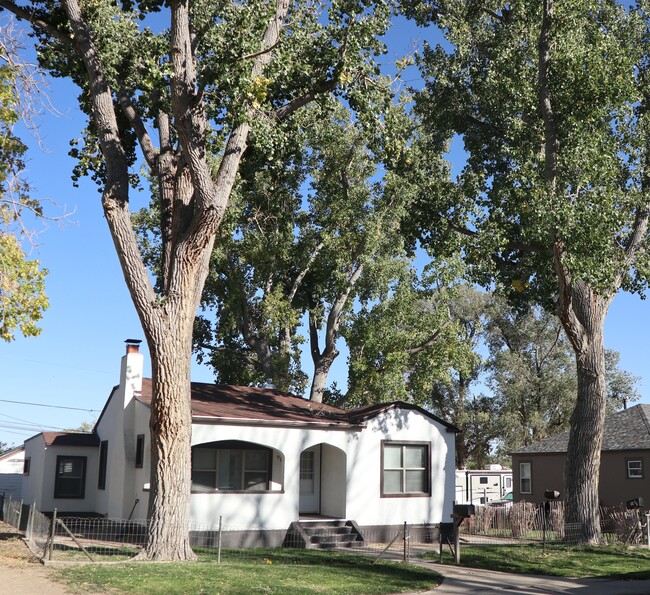 Building Photo - 909 8th St