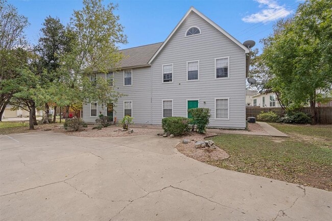 Photo - 2908 Whisper Oaks Ln Townhome