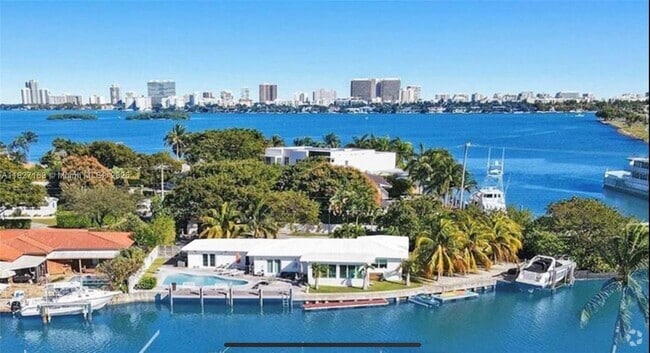 Building Photo - 12388 N Bayshore Dr Rental