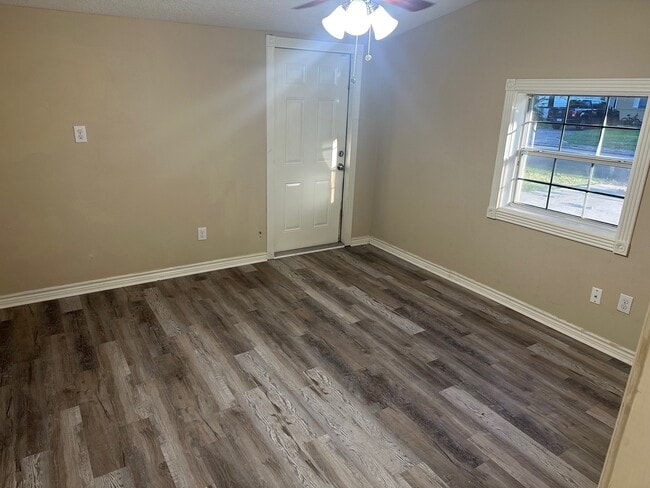 Photo - 324 Azalea St