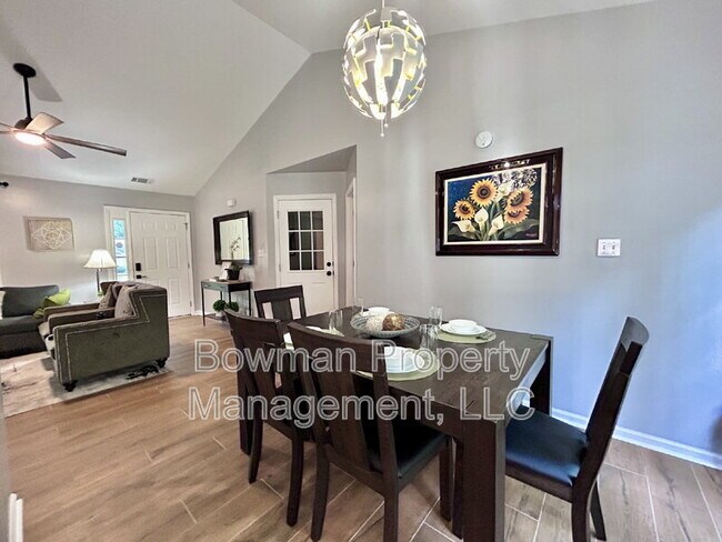 Photo - 255 Camelot Dr