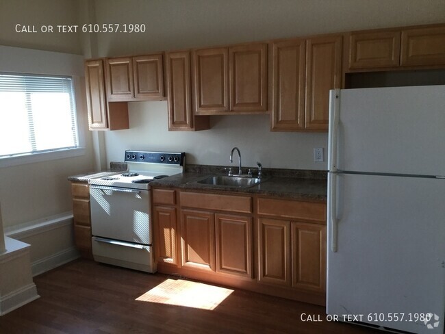 Building Photo - Large Studio Apartment with high ceilings ... Unit A