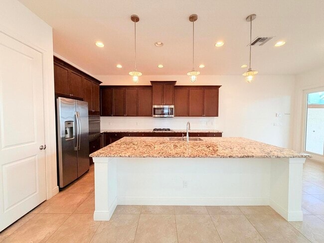 Photo - 2074 Dickens Terrace