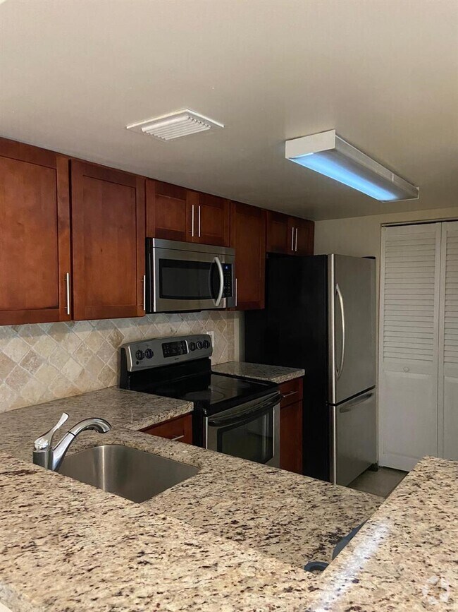 Building Photo - 10709 Cleary Blvd Unit 308 Rental