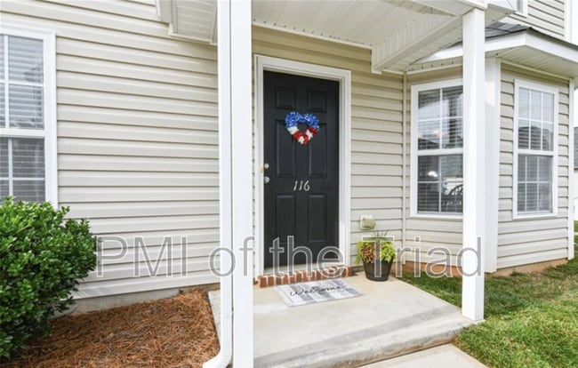 Photo - 116 Breezeway Ln