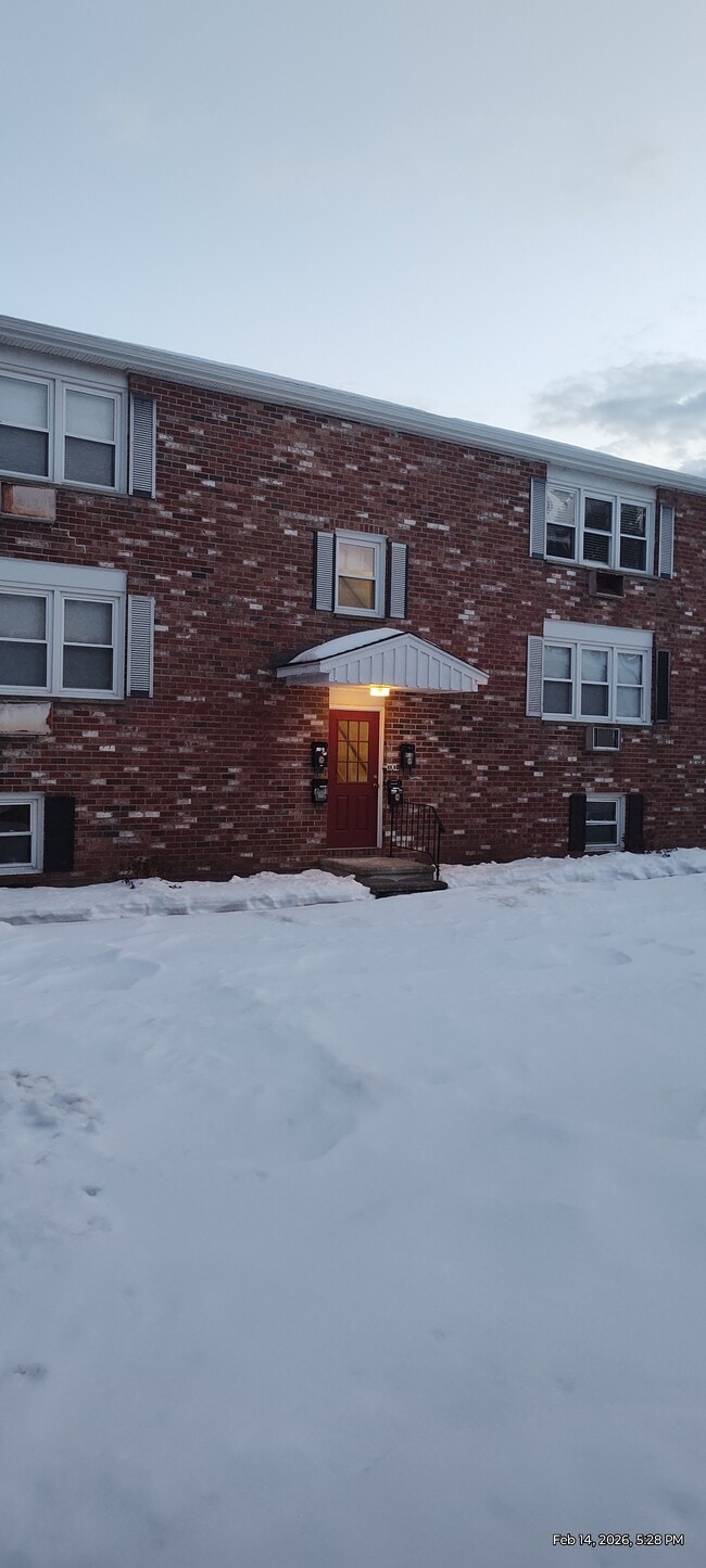 Building Photo - 53 Hiltbrand Rd Unit 3-10