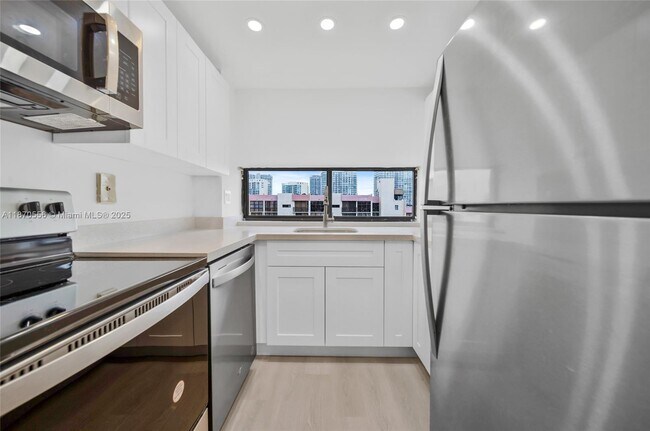 Photo - 17021 N Bay Rd Unit 1025