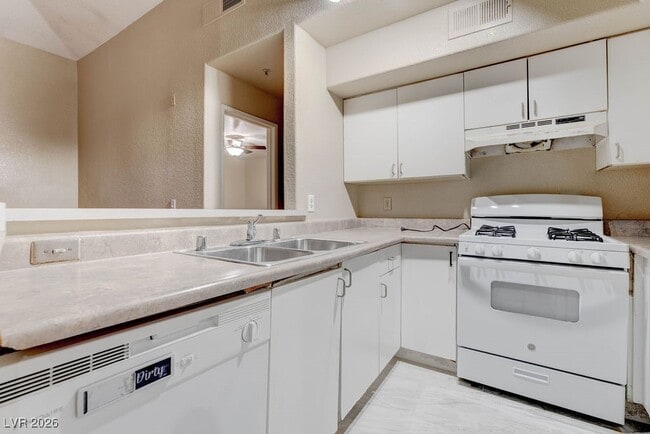 Photo - 5000 Red Rock St Unidad 218