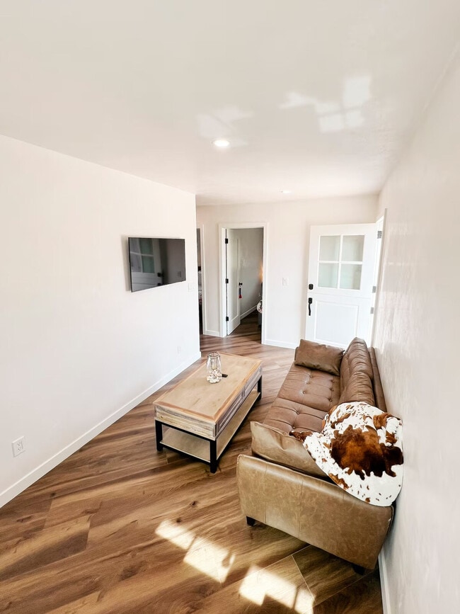 Photo - 898 Veronica Springs Rd Unit ID1353165P