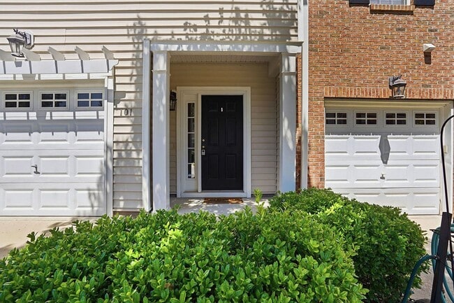 Photo - Beautiful 3 bedroom Townhome Living in Apex, NC