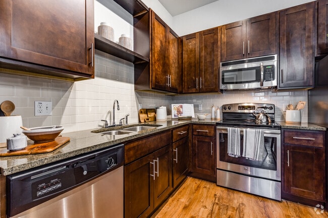 2 BR, 2 BA - 1,088SF