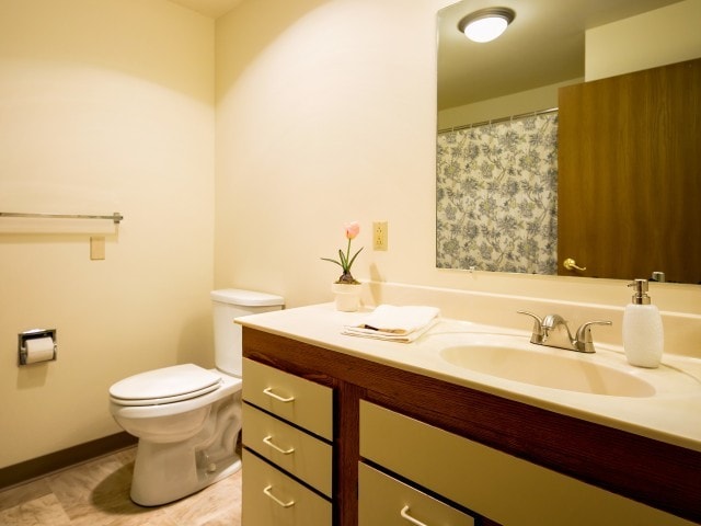 Bathroom in 1 & 2 beds