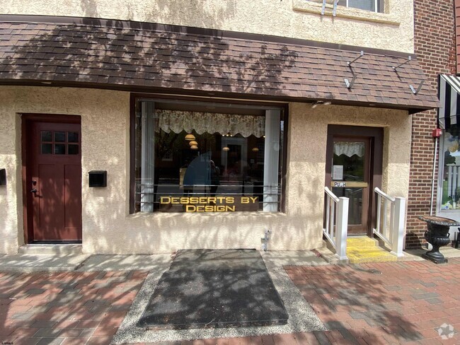 Building Photo - 105 W Merchant St Rental