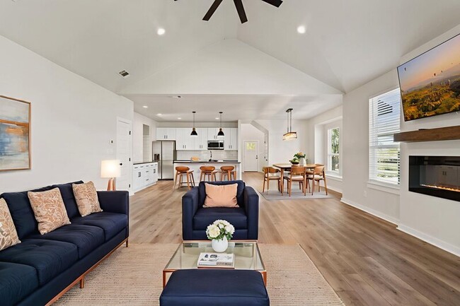 Photo - 853 Cypress Ln