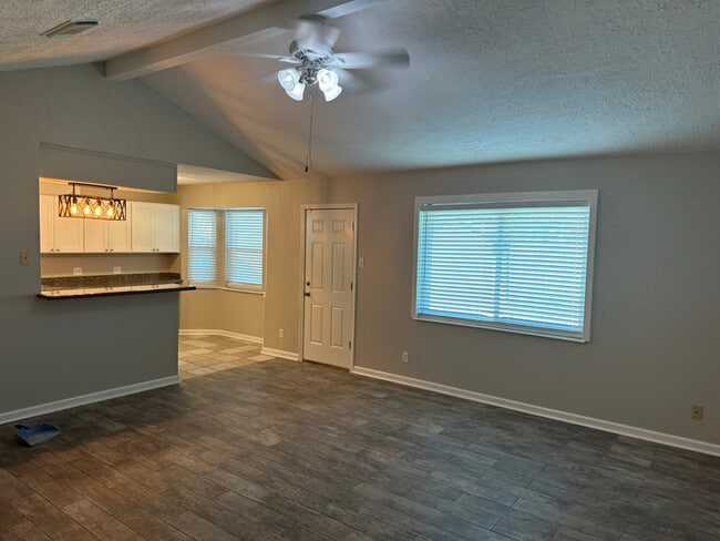 Photo - 3214 White Sail