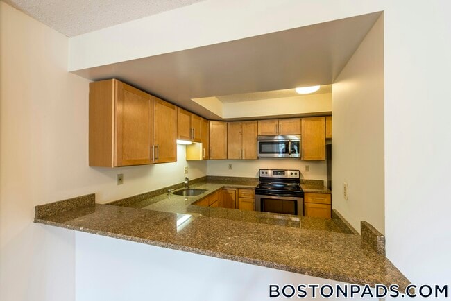 Building Photo - 345 Franklin St Rental