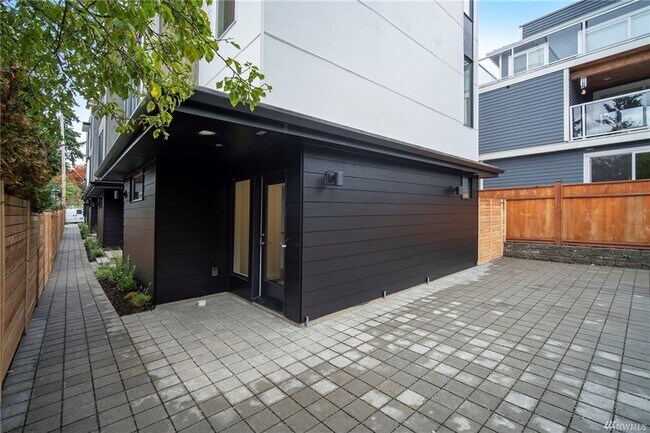 Photo - 4226 Midvale Ave N