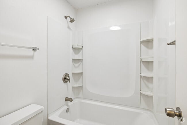 2BR, 1BA - 1,020SF - Bathroom