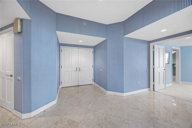 Photo - 8171 Bay Colony Dr Unidad 2004