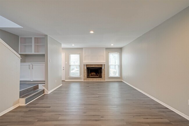 Photo - 5917 Fairdale Ln Unidad 14