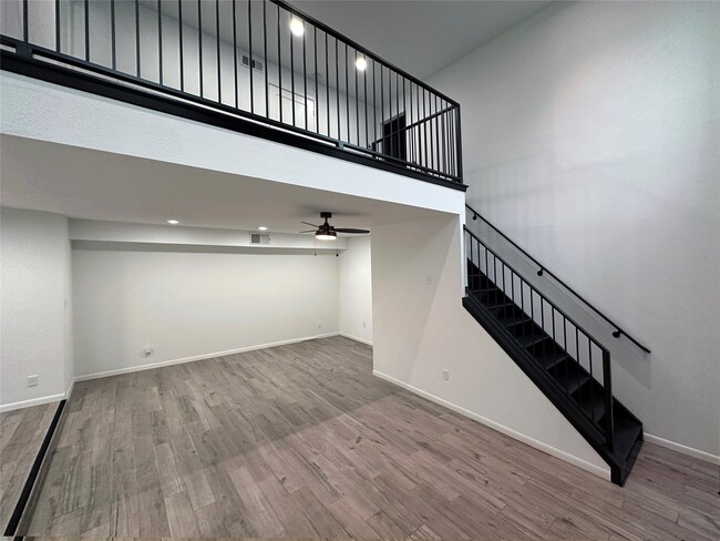 Building Photo - 5528 Beverly Hill St Unit True