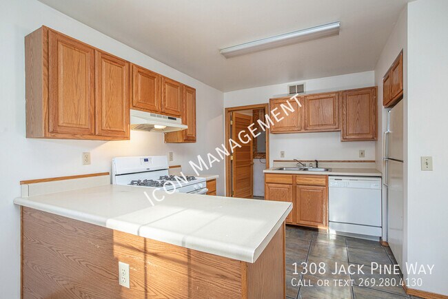Photo - 1308 Jack Pine Way
