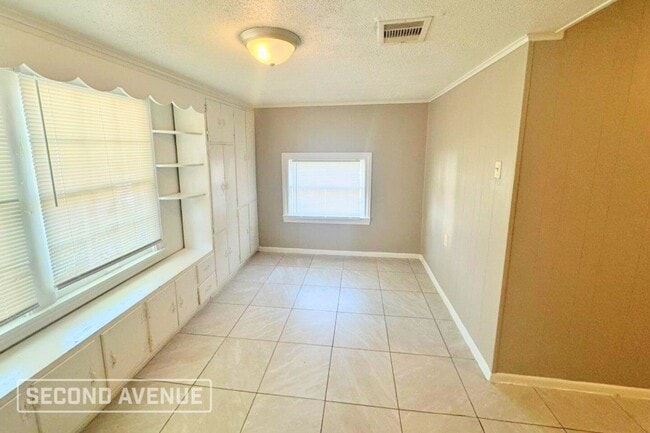 Photo - 501 18th Ave N