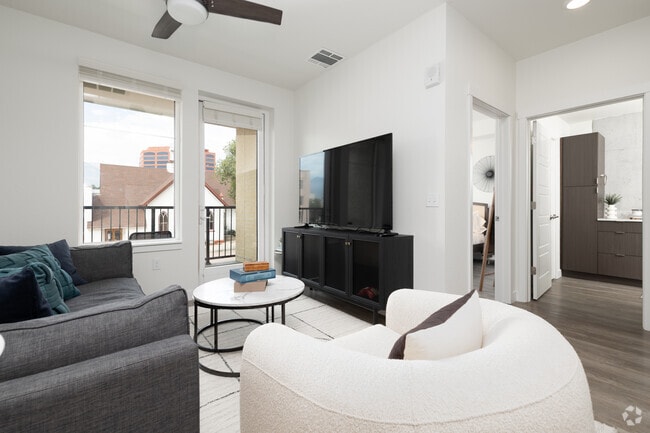 1BR, 1BA - 705SF - Living Room
