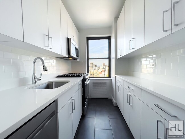 Photo - FIFTH AVENUE Unit 12E