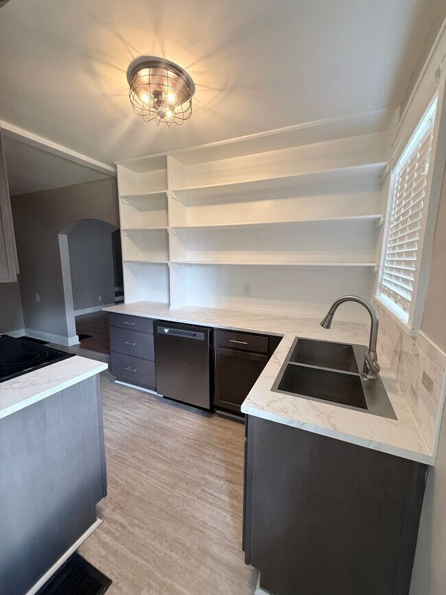 1410 Calvin Ave Unit 1410 Calvin Ave Unit b