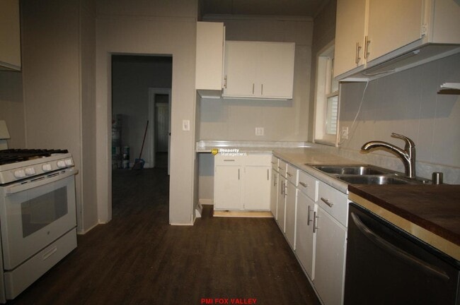 Photo - Large 3 - Bedroom Duplex in Oshkosh Unit LOWER