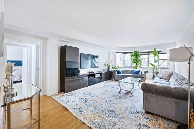 Building Photo - 100 W 57th St Unit 19B