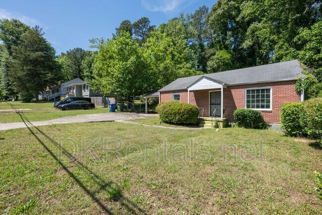 Photo - 1295 Westmont Rd SW