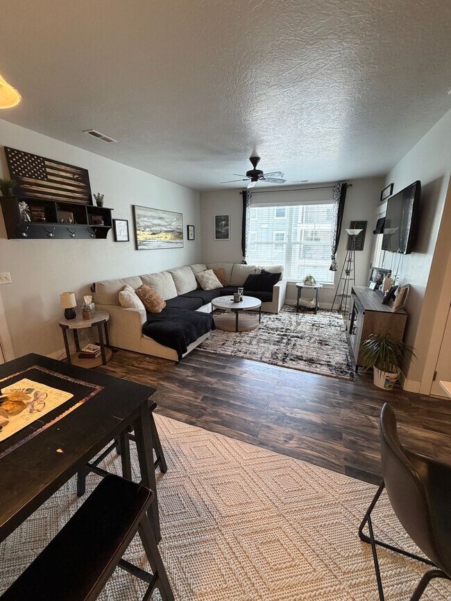 Building Photo - Beautiful 3-Bedroom Condo in Herriman! (Dog-Friendly)